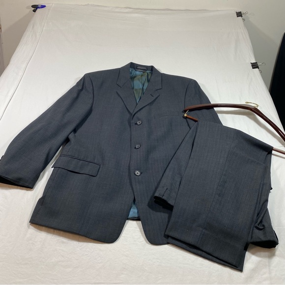 Kenneth Cole Men’s Blue Suit made in the USA 3 button closure blazer - Picture 16 of 16